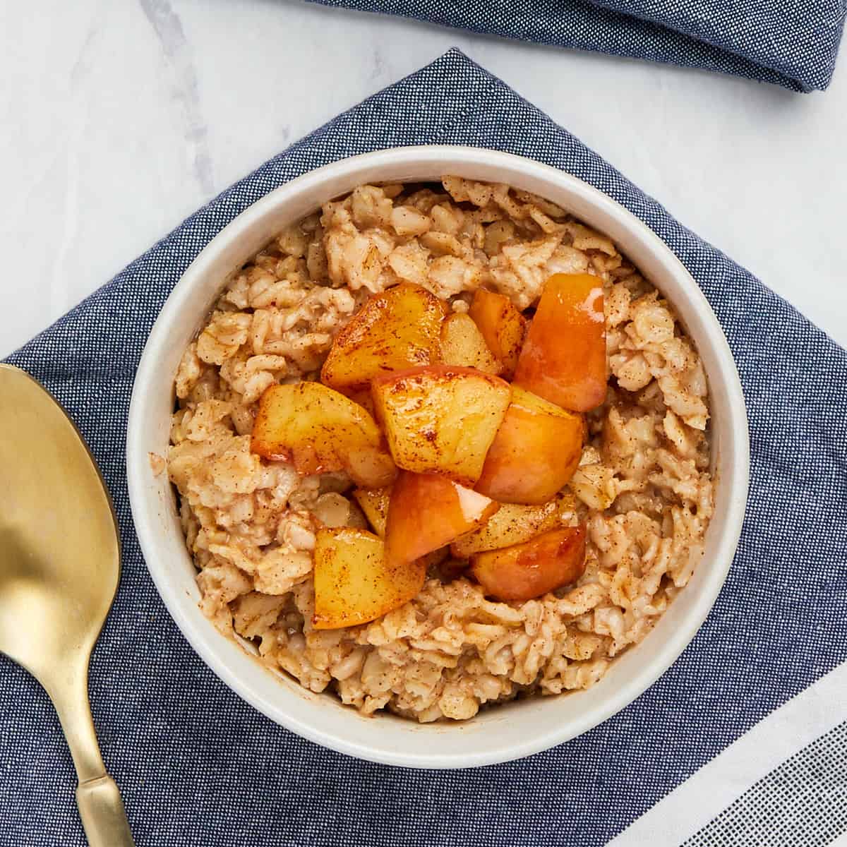 oatmeal topped with cinnamon apples
