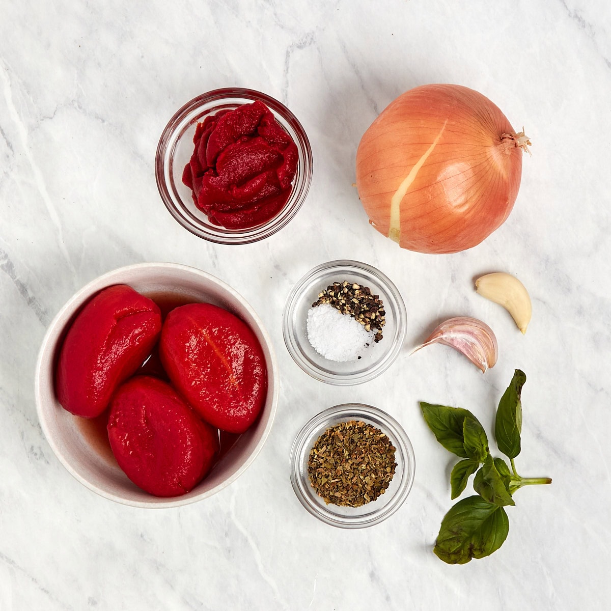 ingredients for hearty marinara sauce.